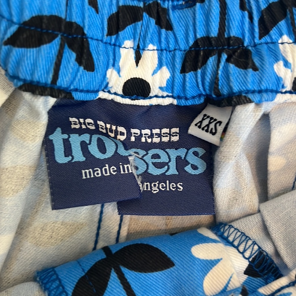 Big Bud Press Blue Black White Daisy Chain Trousers NWOT - Picture 3 of 4